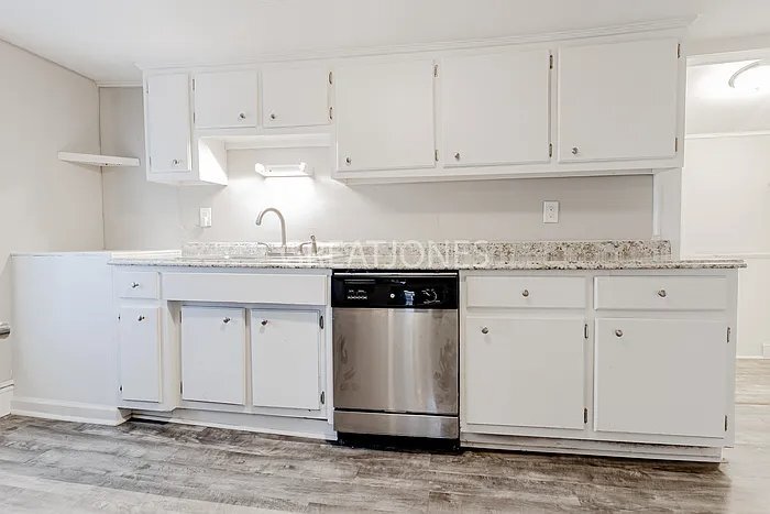 Building Photo - 204 Woodside Ave