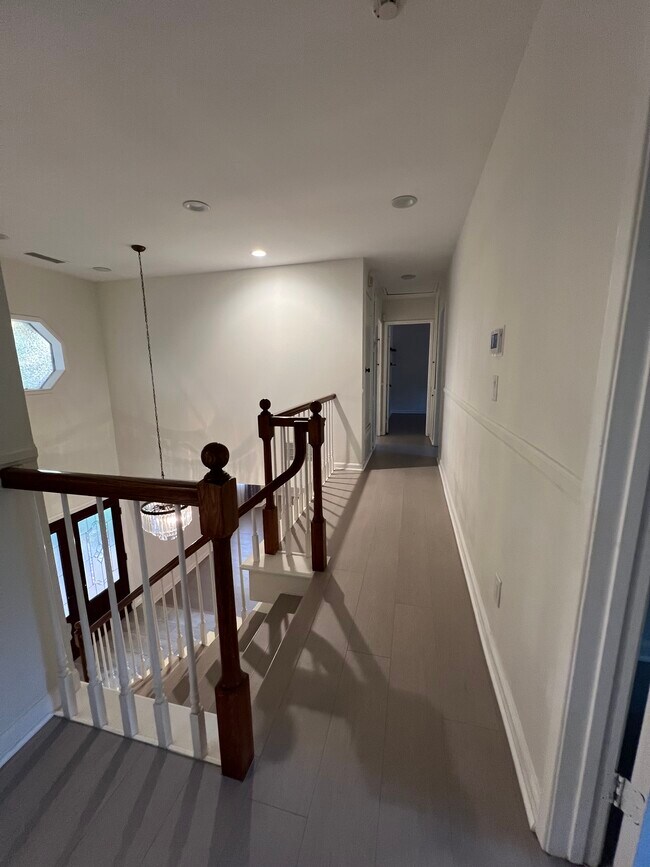 Building Photo - 217 Starlane Dr