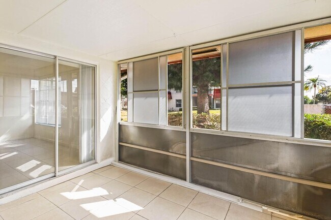 Building Photo - 12013 Greenway Cir S