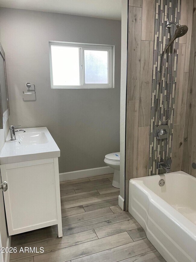 Building Photo - 429 W Flower St