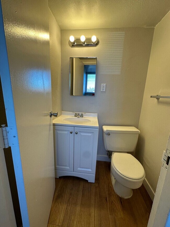 Building Photo - NShields636 (KC-LN-KB)