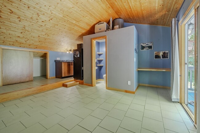Building Photo - Scenic Lakeview Rental located on Boatman'...