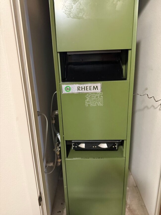 Building Photo - 765 Pope Dr