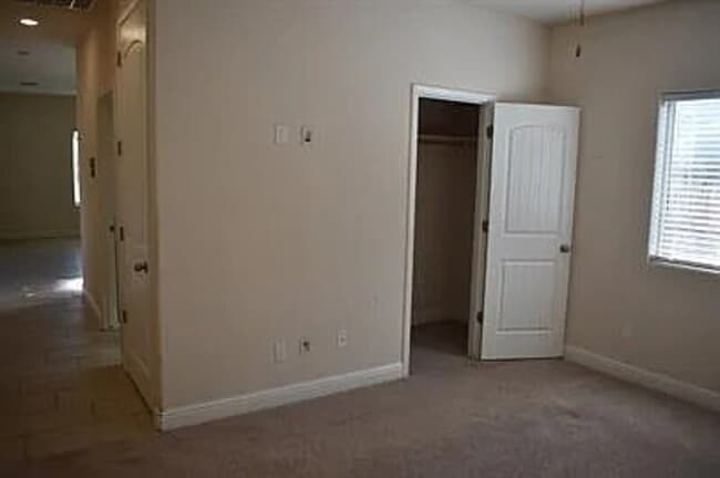 Building Photo - 2430 Quesada Dr