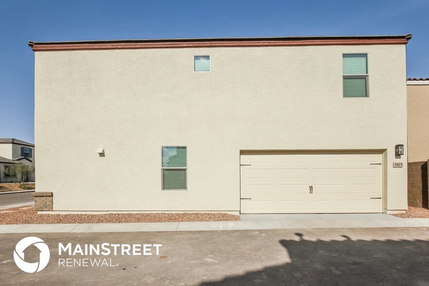 Building Photo - 3915 S 82nd Dr