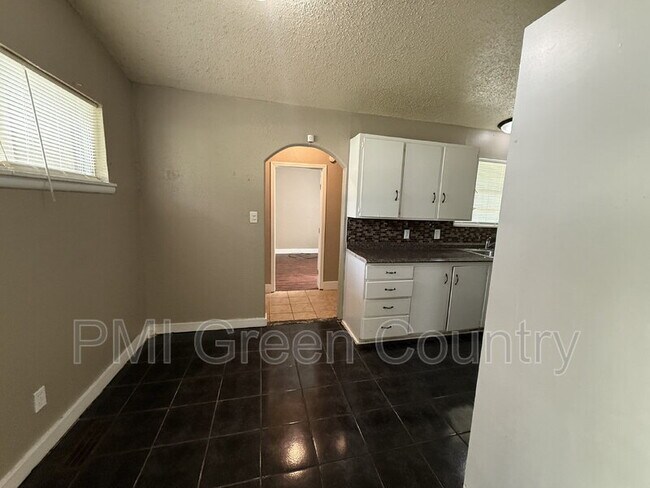 Building Photo - 5513 N Johnstown Ave