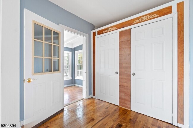 Building Photo - 14 Treacy Ave