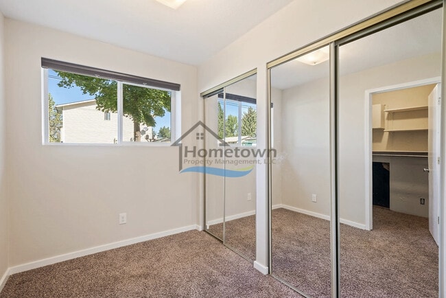 Building Photo - 3 Bedroom 2 Bath home with unique charm right off of 15th in Coeur d'Alene!