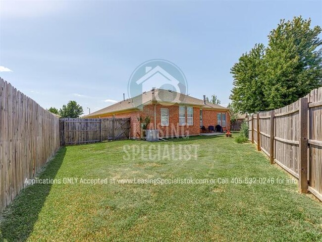 Building Photo - Spacious Southwest OKC 3 Bed 2 Bath Home W...