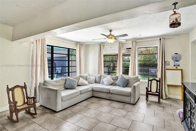 Building Photo - 9910 Bahama Dr
