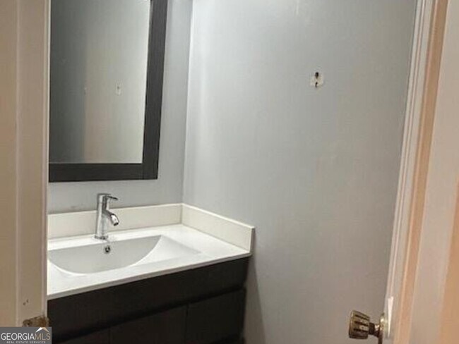 Building Photo - 102 Whisper Trce