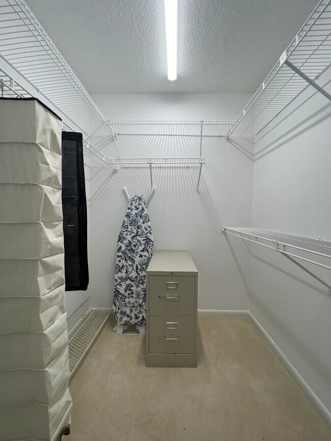 Building Photo - 10756 Bahama Palm Way