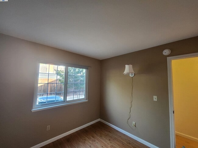 Building Photo - 1733 Carnation Cir