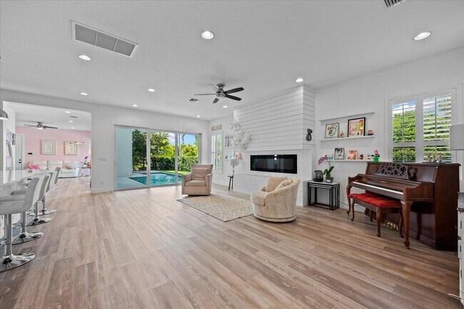 Building Photo - 1127 Faulkner Ter