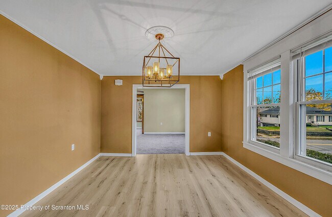 Building Photo - 1701 Green Ridge St