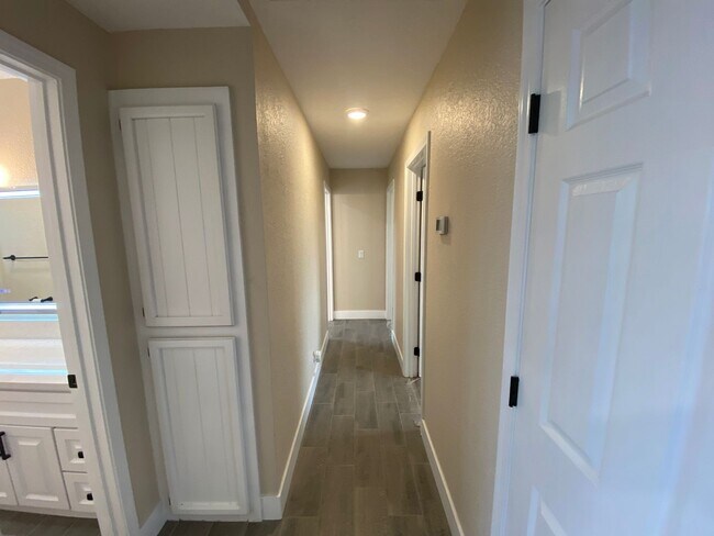 Building Photo - Fully Renovated Home on 5 Acres