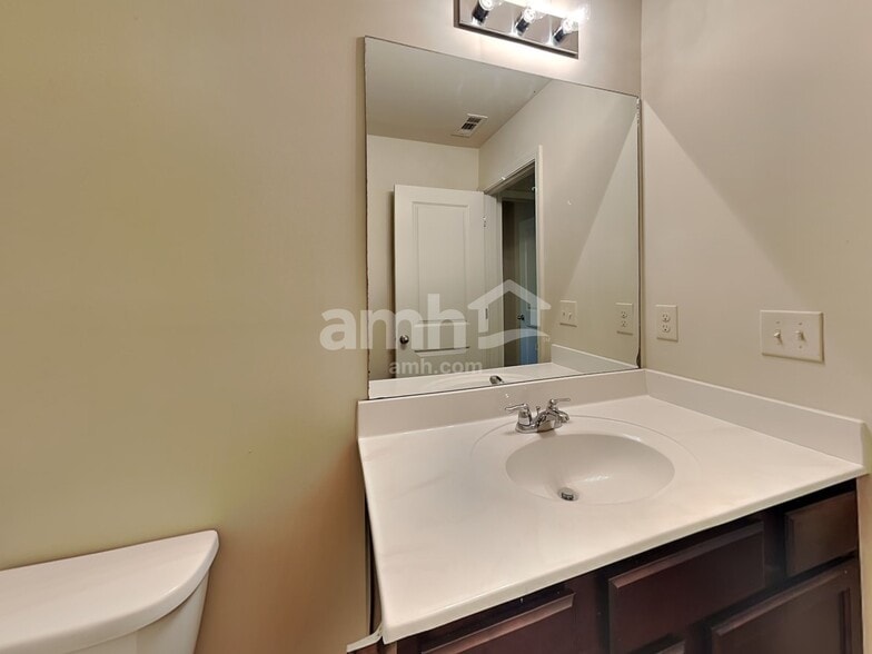 Building Photo - 4055 Clay Ct SE