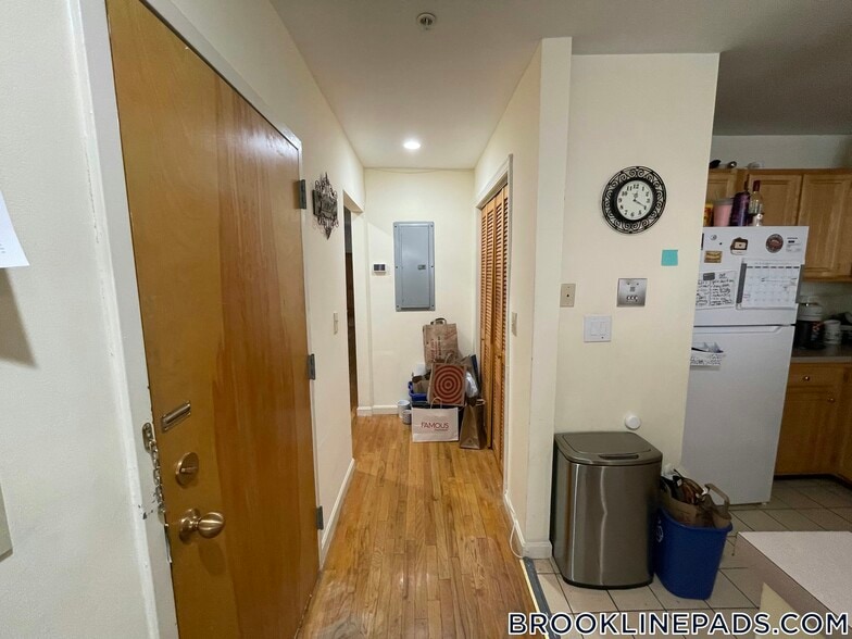 Building Photo - 1406 Beacon St