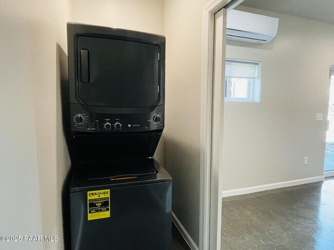 Building Photo - 720 N Walnut St