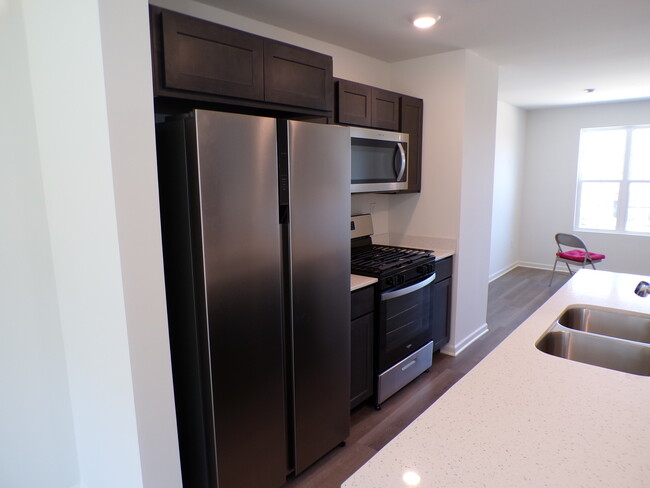 Building Photo - 6610 Linden Trl
