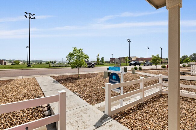 Building Photo - Beautiful 3-Bedroom Townhome with Park Views- Available July 25th!