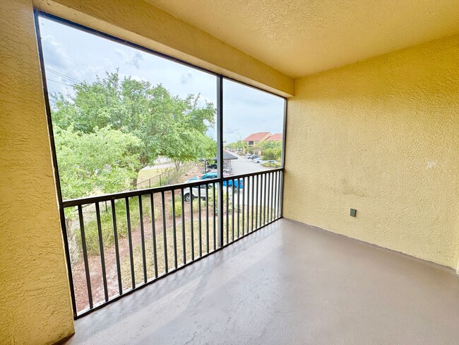 Building Photo - ** FAIRWAY PRESERVE ** 3 BED / 2 BATH COND...