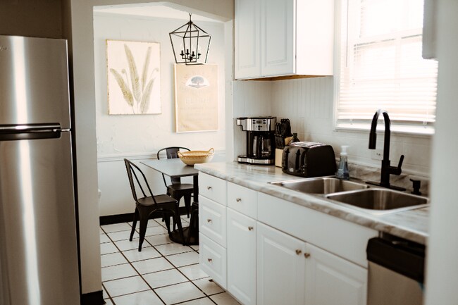 Building Photo - 13661 Cedar Rd