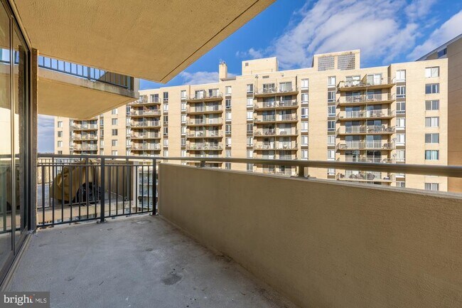 Building Photo - 4620 N Park Ave