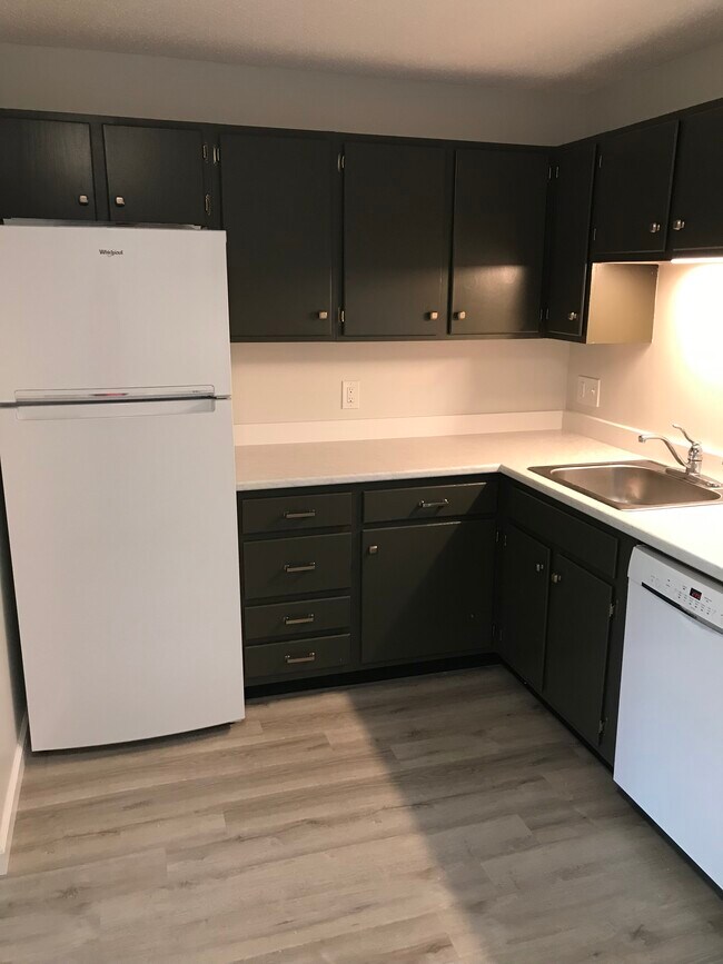 Kitchen - 15 Northbrook Dr