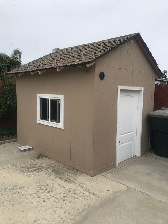 Building Photo - Stunning Single Story Home
