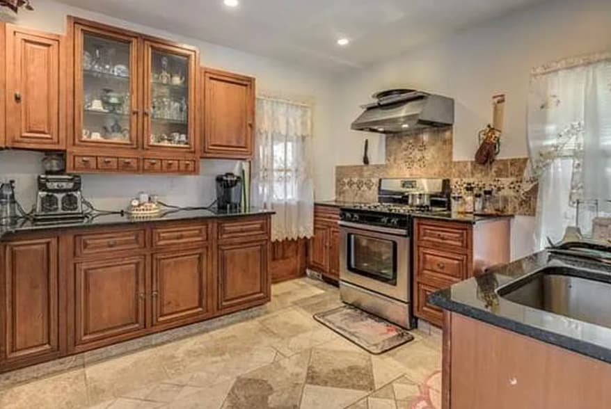kitchen - 50 Pierce St