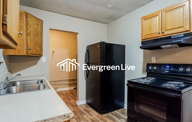 Building Photo - 541 Westchester Dr