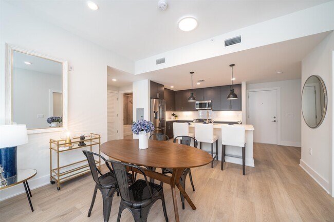 Building Photo - 418 Palisade Ave