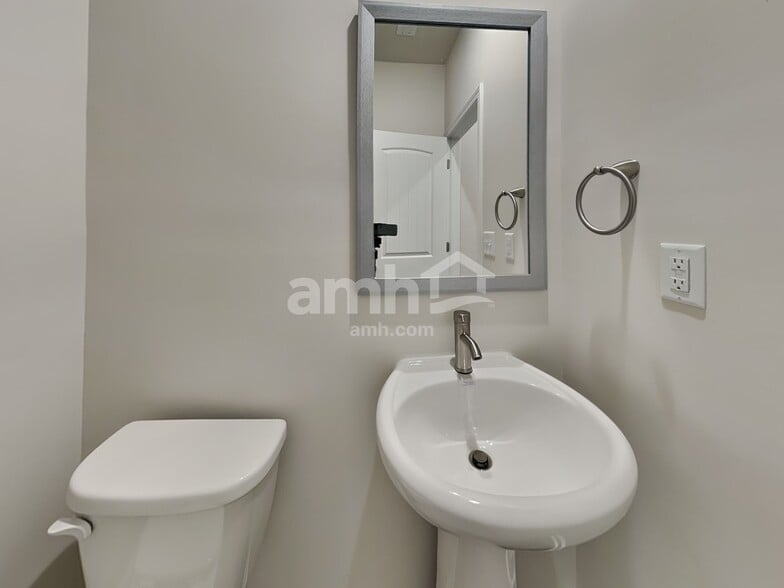 Building Photo - 3120 Emberly Dr