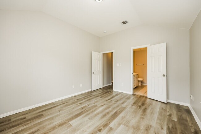 Building Photo - 5117 Foard St