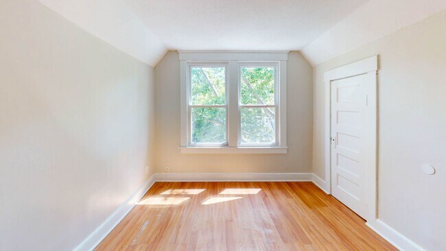 Building Photo - 71 Lilac St