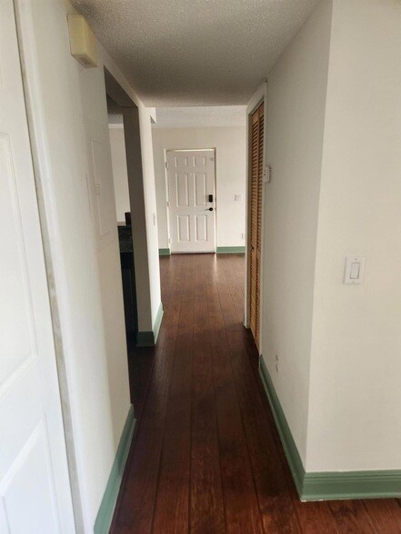 Building Photo - 963 Sonesta Ave NE