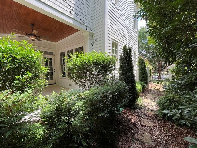 Building Photo - 535 Guilford Cir