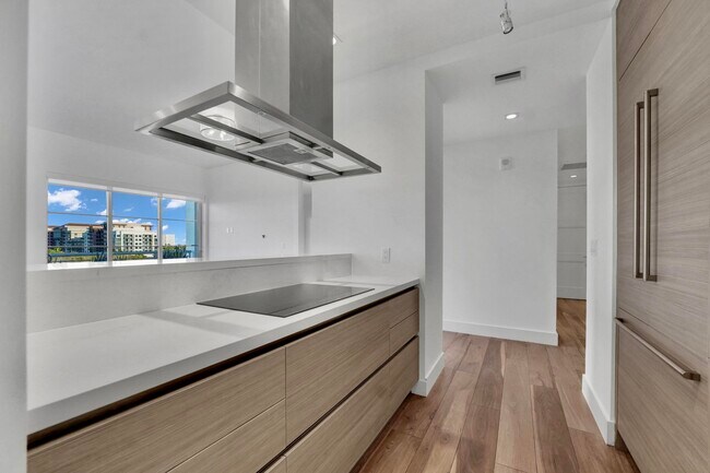 Building Photo - 155 E Boca Raton Rd