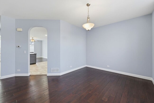 Building Photo - 218 Goldenrod Dr