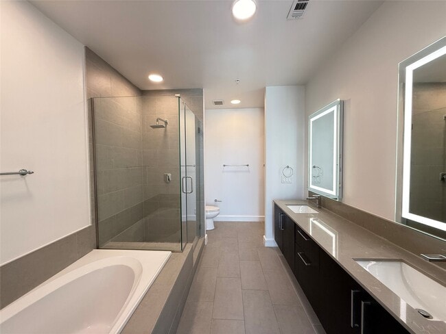 Building Photo - 3300 Main St