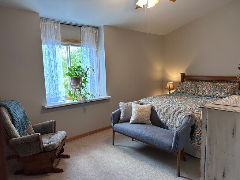 Building Photo - 442 Meadowridge Cir