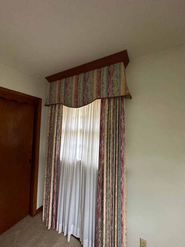 Building Photo - 503 S Pontiac Ave