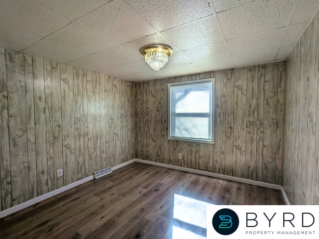 Building Photo - 1036 Kingsway Rd