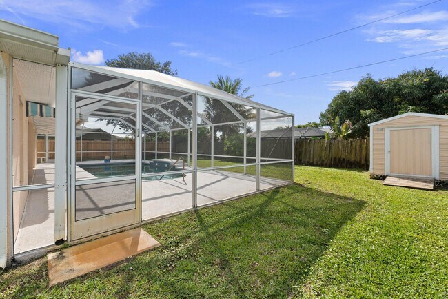 Building Photo - 2466 SE Renick Ave