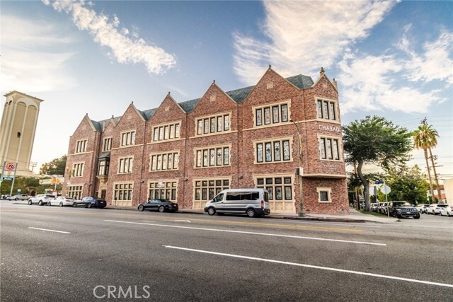 Building Photo - 1480 S Durango Ave