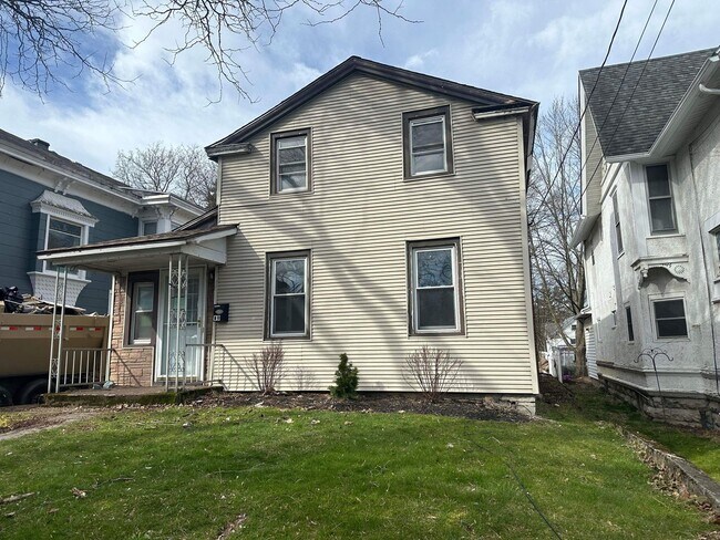 Primary Photo - 3 Bedroom | 1 Bathroom | $1,500