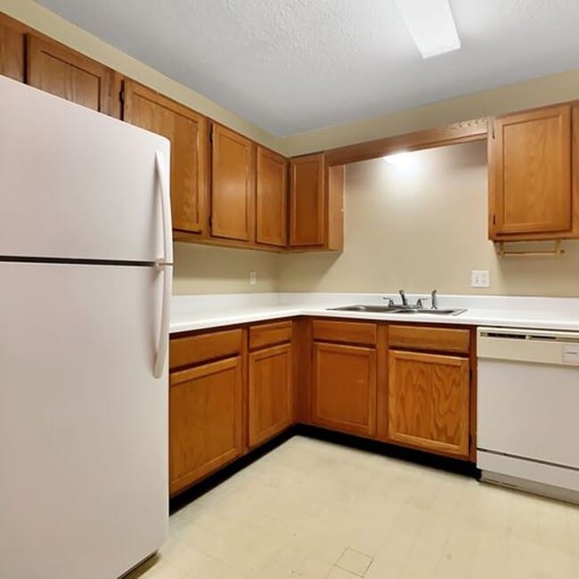 Building Photo - Emory Woods 2 Bed 2 Bath Apartment! Available April 1st!