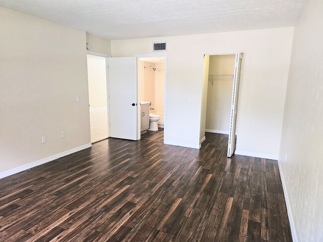 Building Photo - Citrus Hills Condo Now Available Price Red...