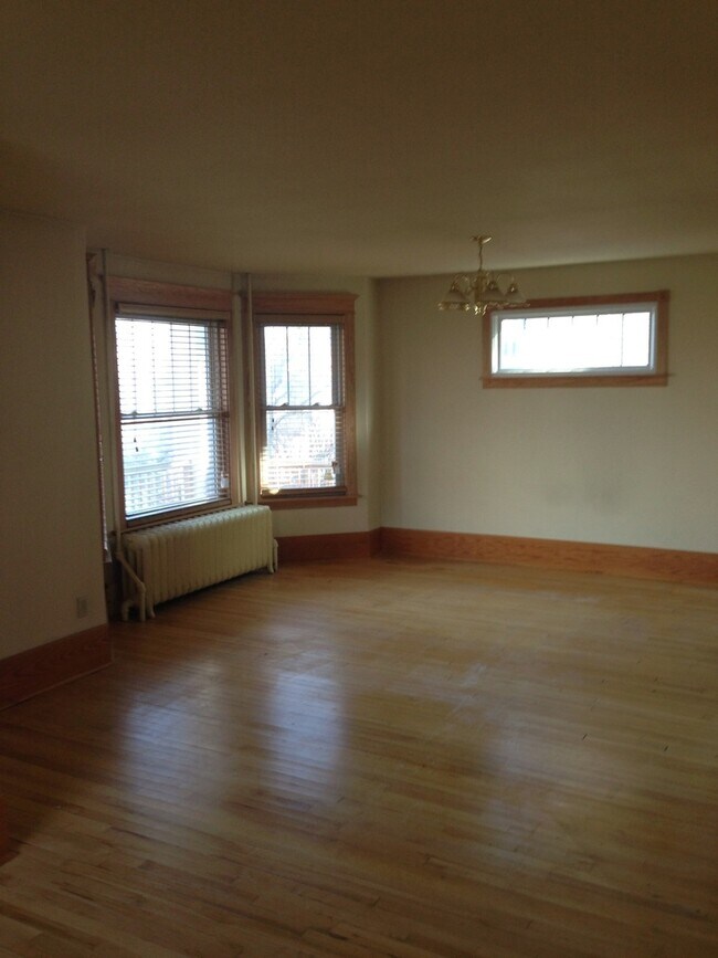 Building Photo - 305-307 N 8th Ave